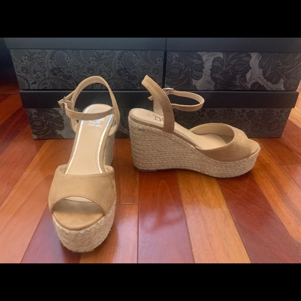 HEELS BUNDLE - Picture 3 of 3
